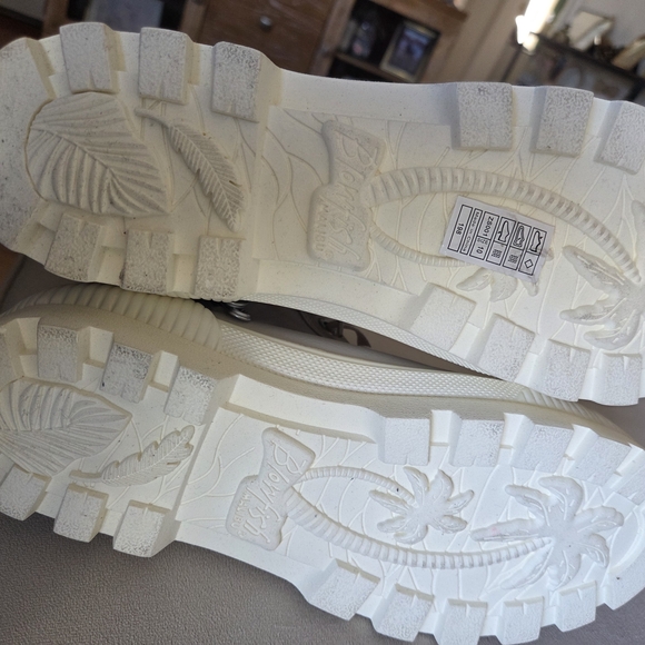 Blowfish Mailbu Forever Lug Sole Sneaker Women's 10 NWT/Box - Picture 9 of 11
